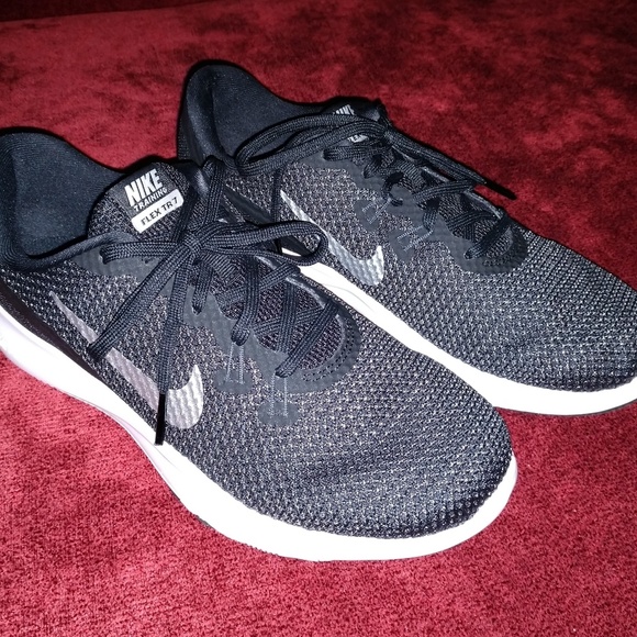 Nike Shoes - Nike Flex TR 7